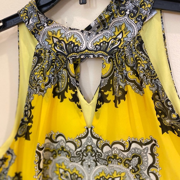 Dressy Baroque Print Tank Top - Picture 6 of 7